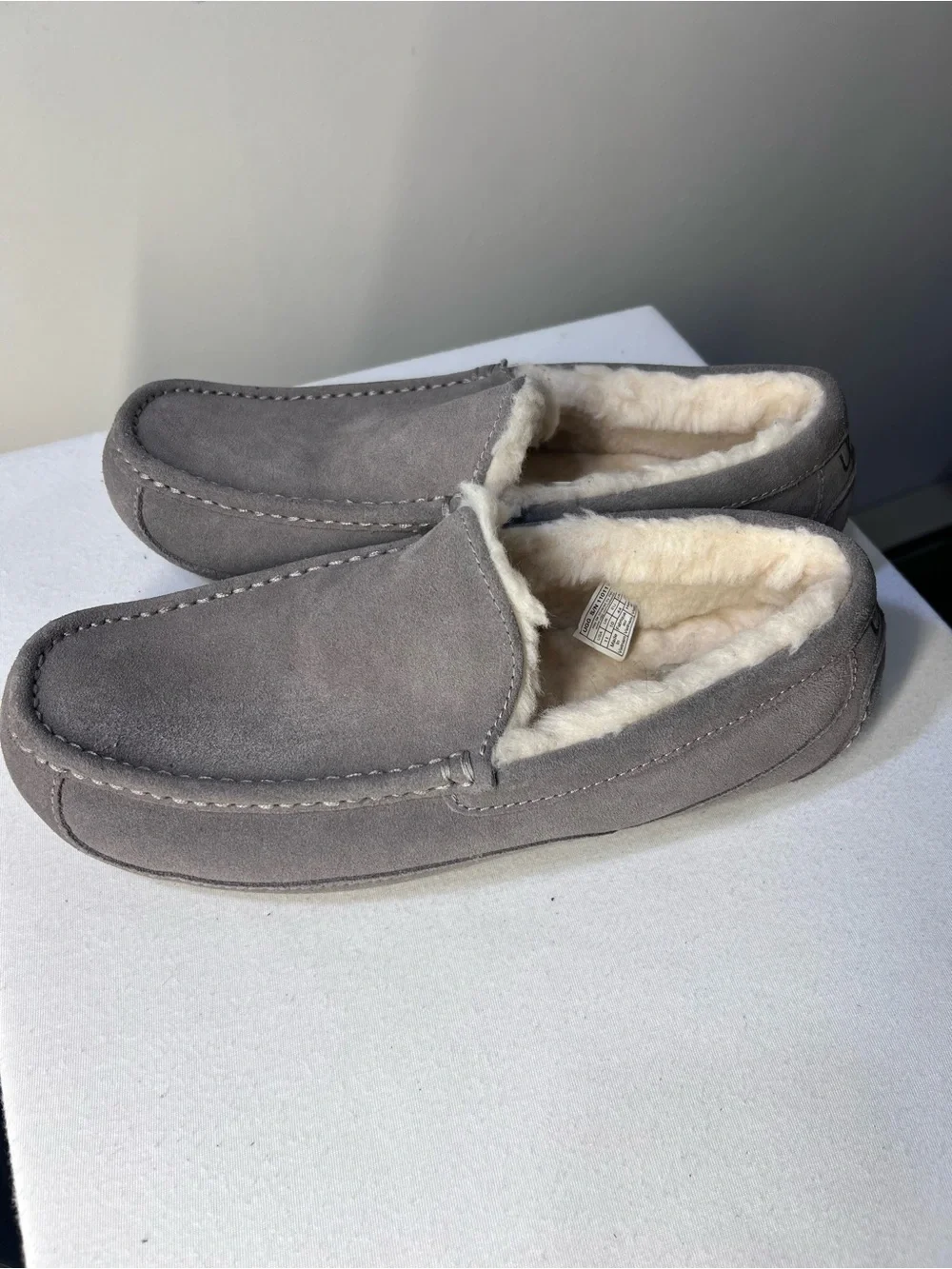 UGG classic slip